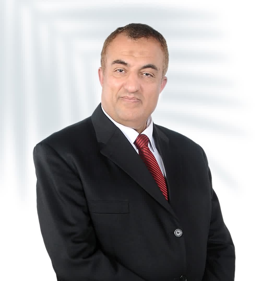 استاذ دكتور اسامة النحراوي استشاري طب وجراحة العيون والشبكية والمياه البيضاء وتصحيح الابصار