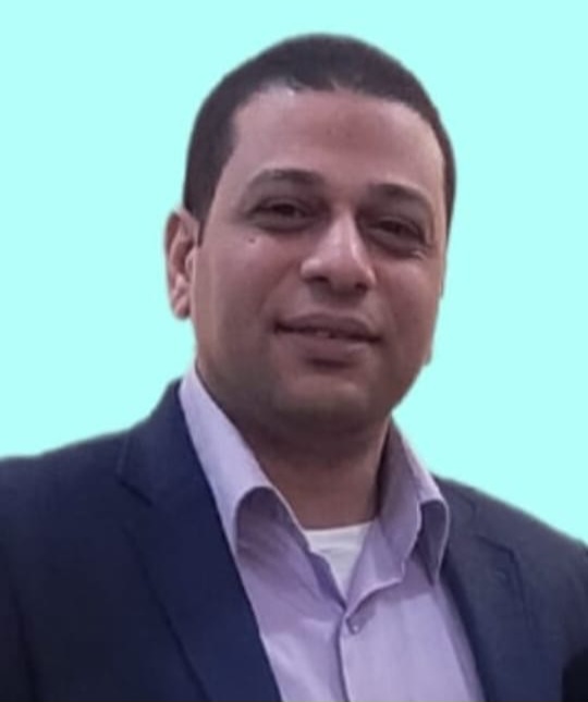 دكتور مكرم صالح محمد استشاري العظام والاصابات الرياضيه